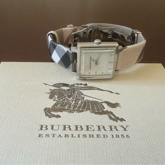 Authentic Burberry watch - Picture 5 of 13